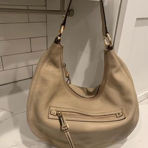 A Beautiful Michael Kors Hobo/Shoulder Bag in Taupe Leather, EUC